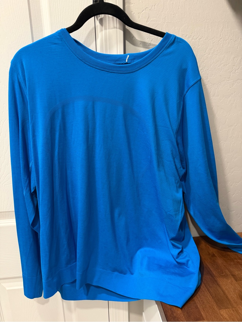 Lululemon Bright Blue Long-Sleeve Women’s Top (no tag)